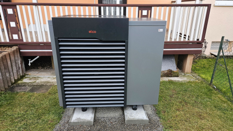 Hybrid-Scheitholz-Heizanlage mit Wärmepumpe in einem Einfamilienhaus in Höpfingen