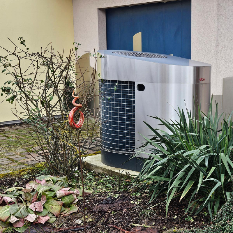 Bild einer Wärmepumpe an einem Wohnhaus in Höpfingen