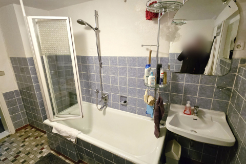 Badezimmer in einem Wohngebäude - vorher